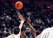 开云体育-关键抢断！球队逆袭夺得胜利