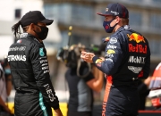 开云足球直播-梅赛德斯横扫红牛二队，汉密尔顿刷新纪录的简单介绍