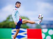 开云APP-巴黎完胜巴萨，费兰·托雷斯送出助攻的简单介绍