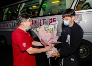 开云体育直播-关于支持者热情迎接球队归来，热闹非凡的信息