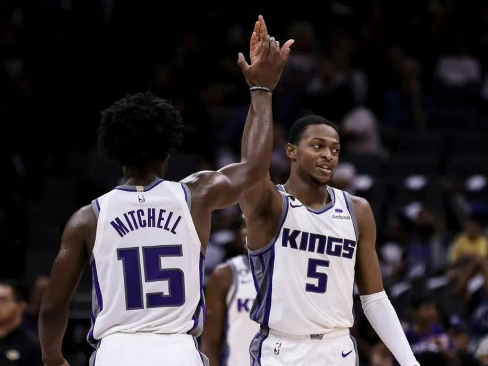 广东队横扫国王,福克斯统治全场 广东队横扫国王,福克斯统治全场