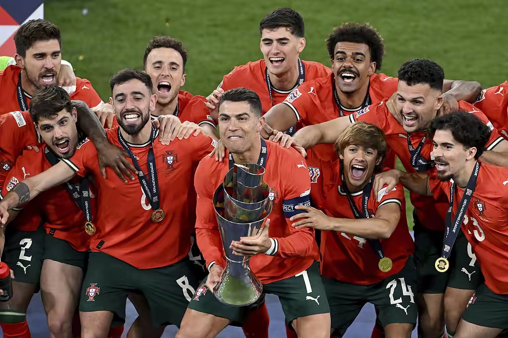 西班牙战胜瑞典，取得胜利晋级