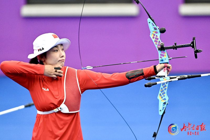 女子射箭决赛中，西班牙选手获得亚军