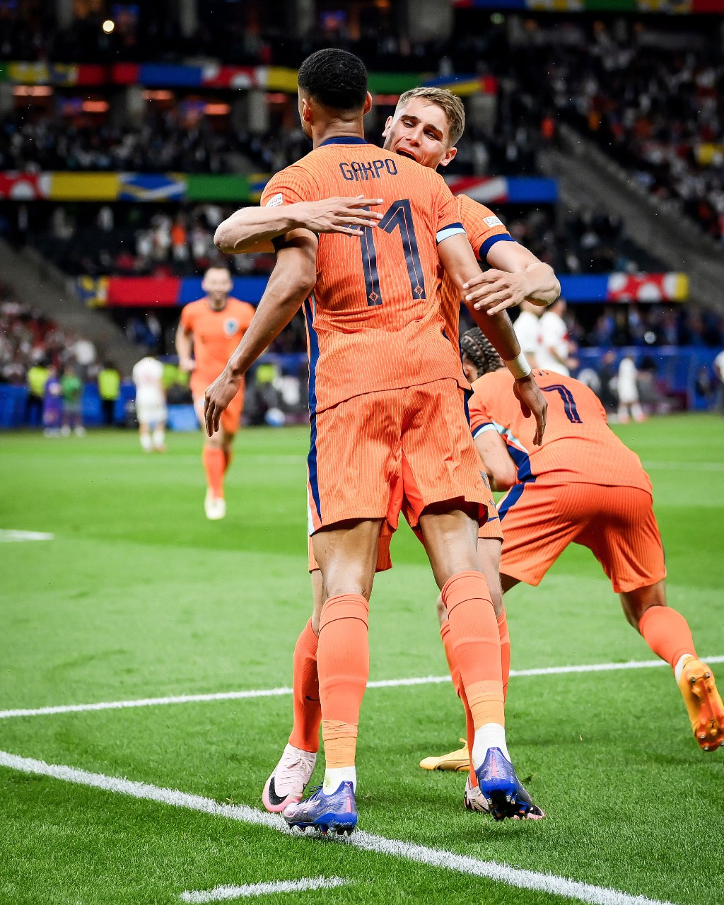 荷兰精彩逆转，成功晋级欧国联半决赛