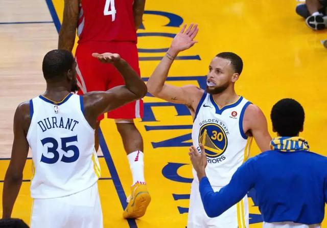 包含风云突变：田径赛场夺冠悬念的词条