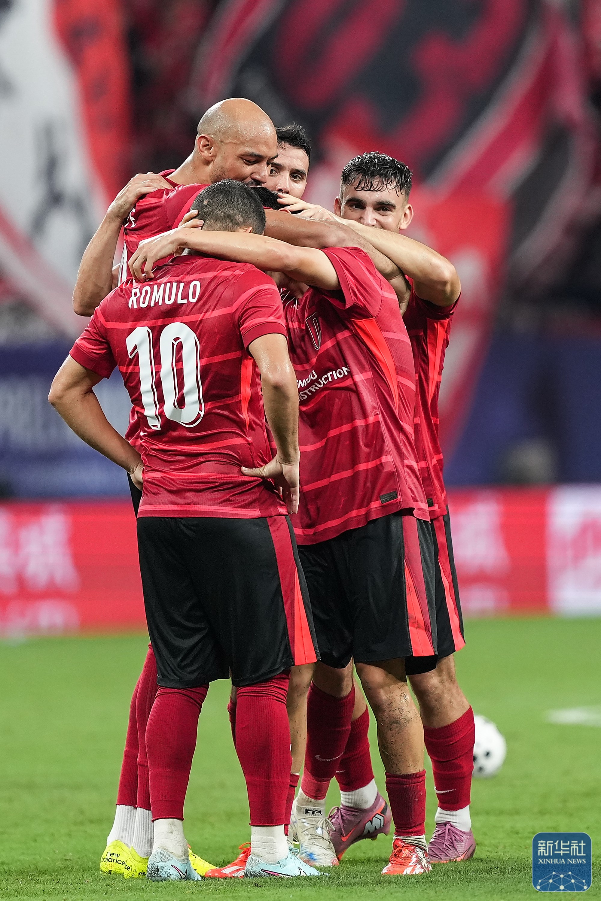 阿曼球队昂首晋级，创造奇迹