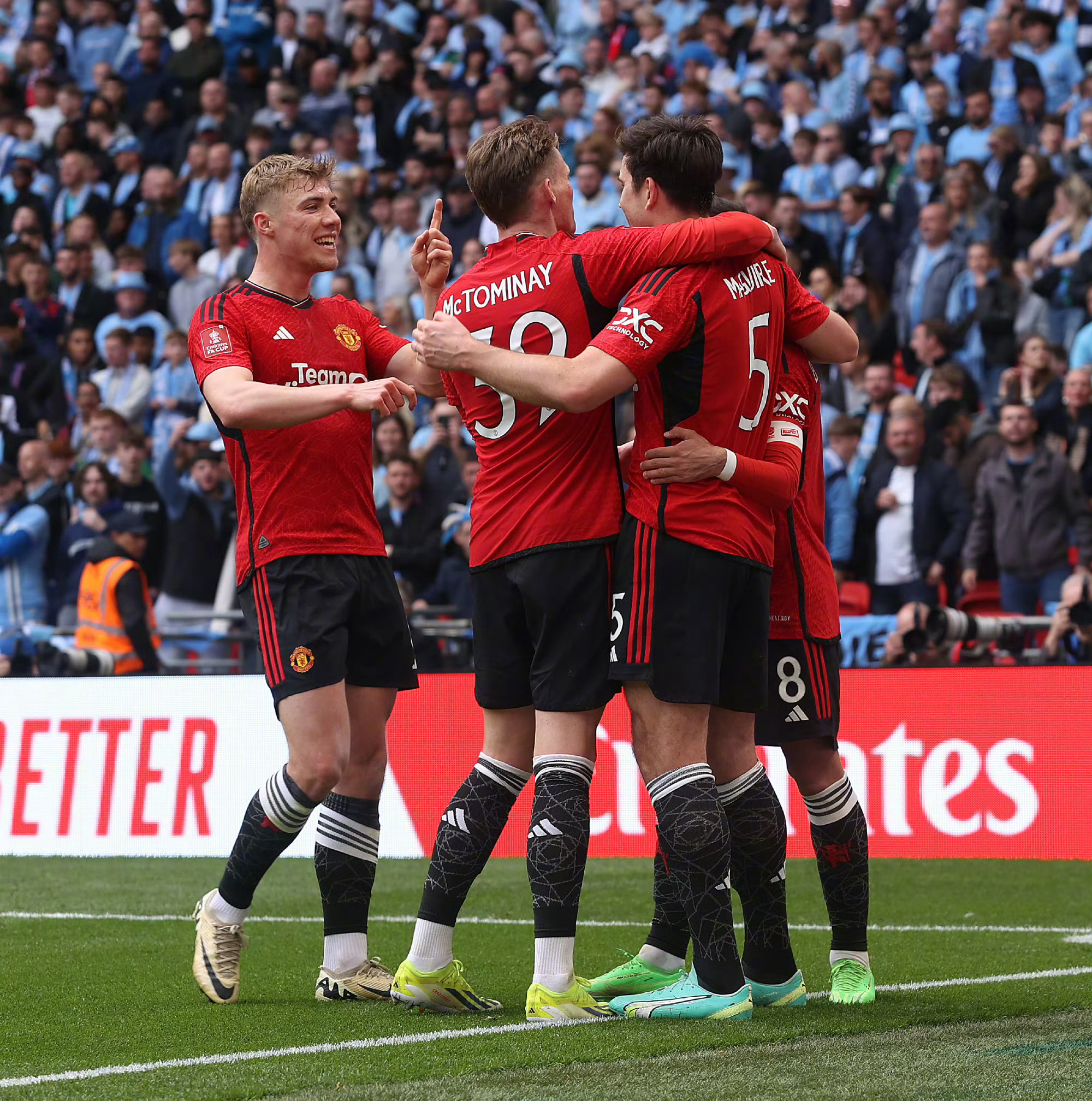 曼联曼城再次对垒，谁能笑到最后