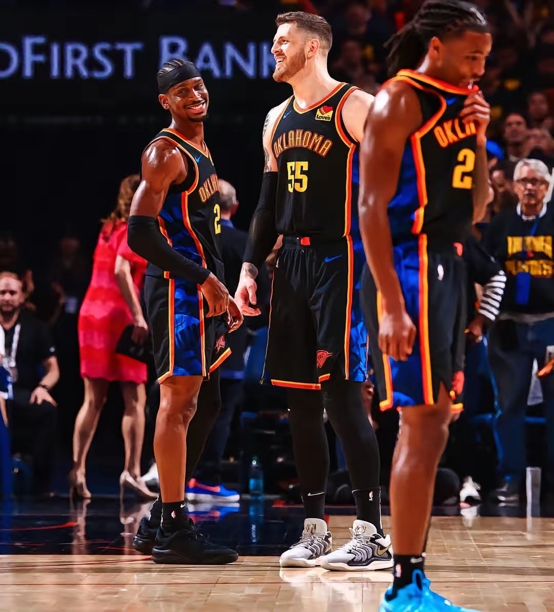 雷霆碾压步行者，福克斯状态火热的简单介绍