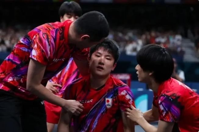 包含英国乒乓球队力克日本乒乓球队，张继科爆发神勇的词条