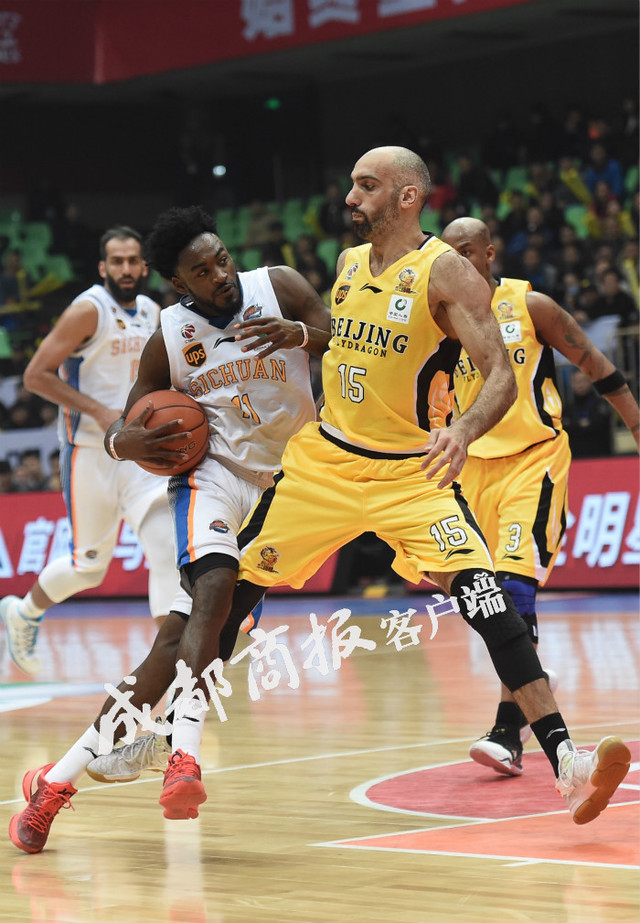 南特主场遭逆转，主教练策略失误获质疑的简单介绍