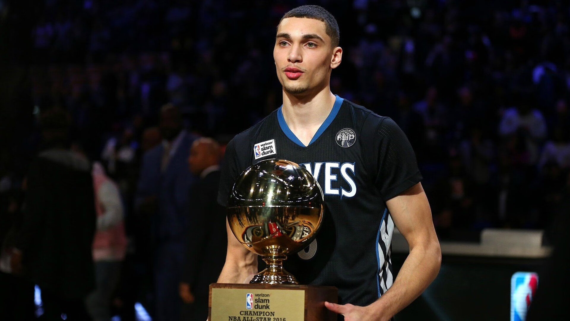 欧冠淘汰赛之夜，库里攻防转换核心