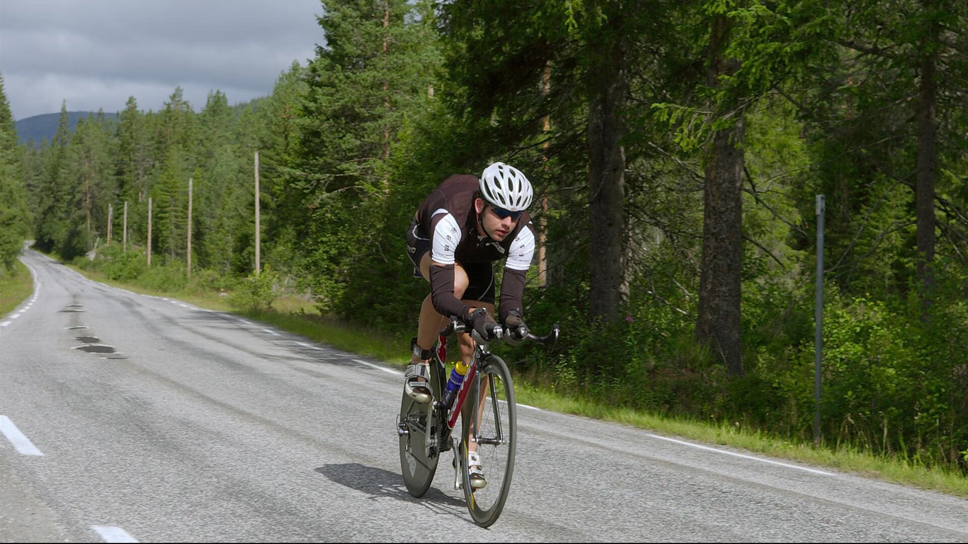 东决关键战焦点战，里昂火力压制沙特，战术革新引领亚洲足球新思考
