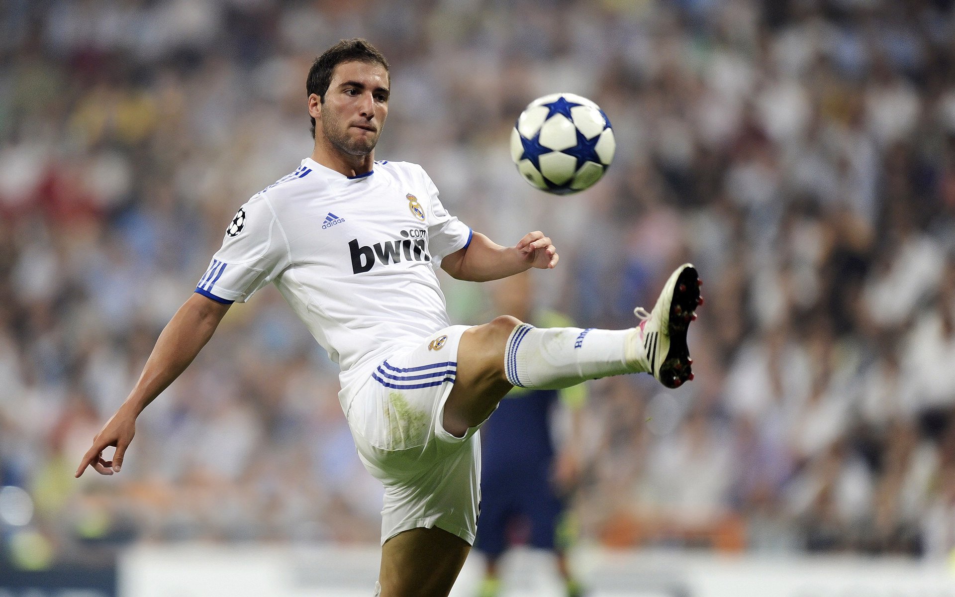 赛道与球场，当F1年度争冠焦点战遇上澳大利亚加时取胜亚特兰大